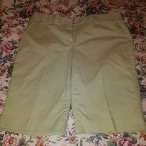 WOMEN'S GOLF SHORTS